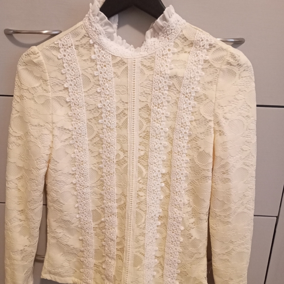 Lovely Blouse with Lace - Picture 8 of 8